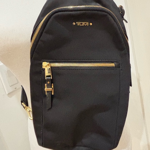 TUMI crossbody sling travel bag Great condition Black gold trim no odors/ tears - Picture 2 of 13